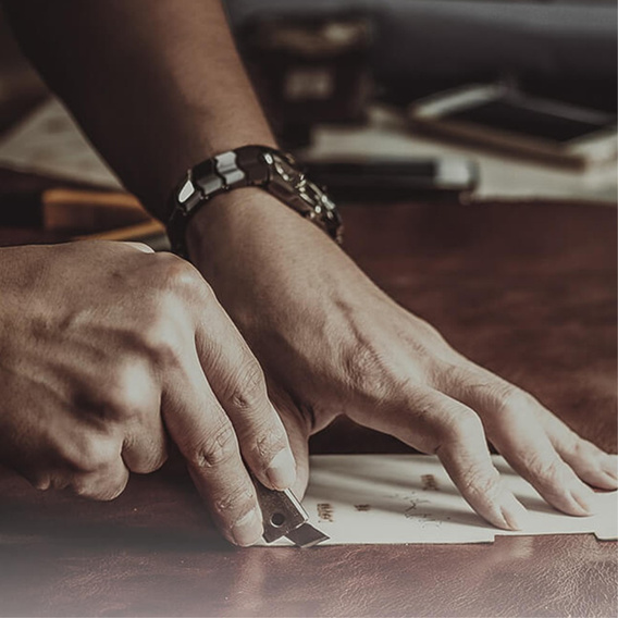 Θήκη MELKCO για iPhone 12 / 12 Pro, δερμάτινη, flip, μαύρη